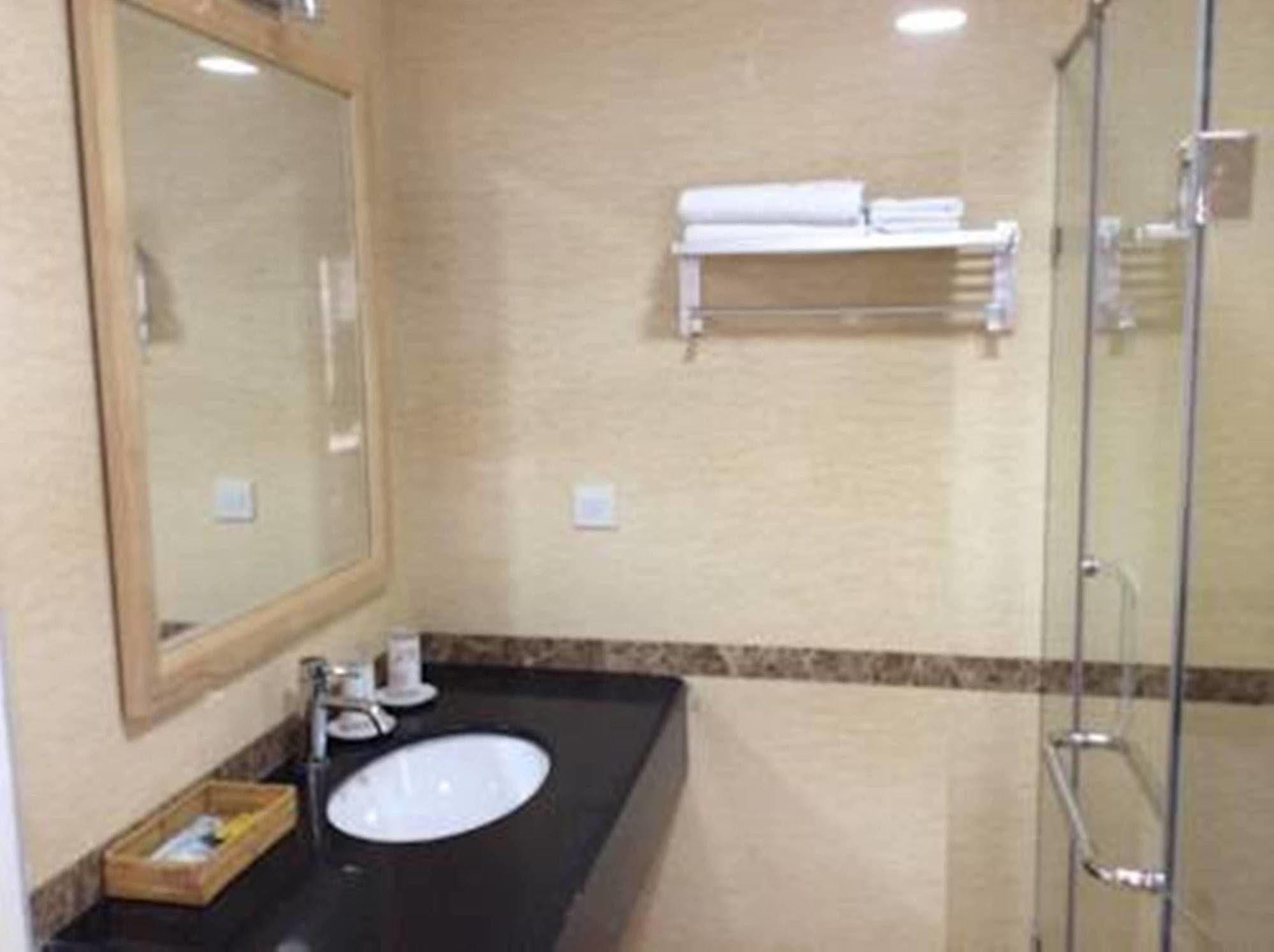 Oyo 236 Hoa Mai Boutique Hotel Đà Nẵng Exterior foto